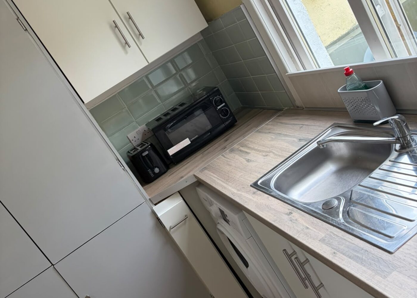 Kitchen cleaned by Sligo Cleaning after an end-of-tenancy job in Sligo town